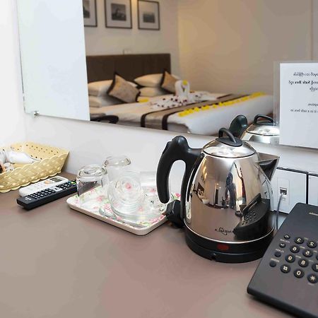High Five Hotel Yangon Extérieur photo
