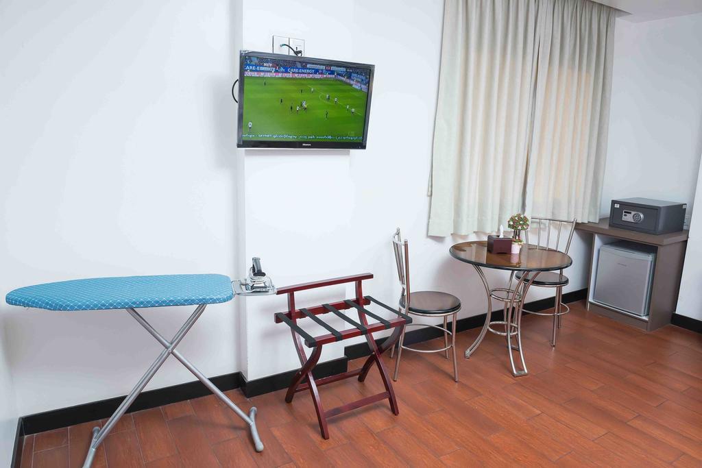 High Five Hotel Yangon Extérieur photo