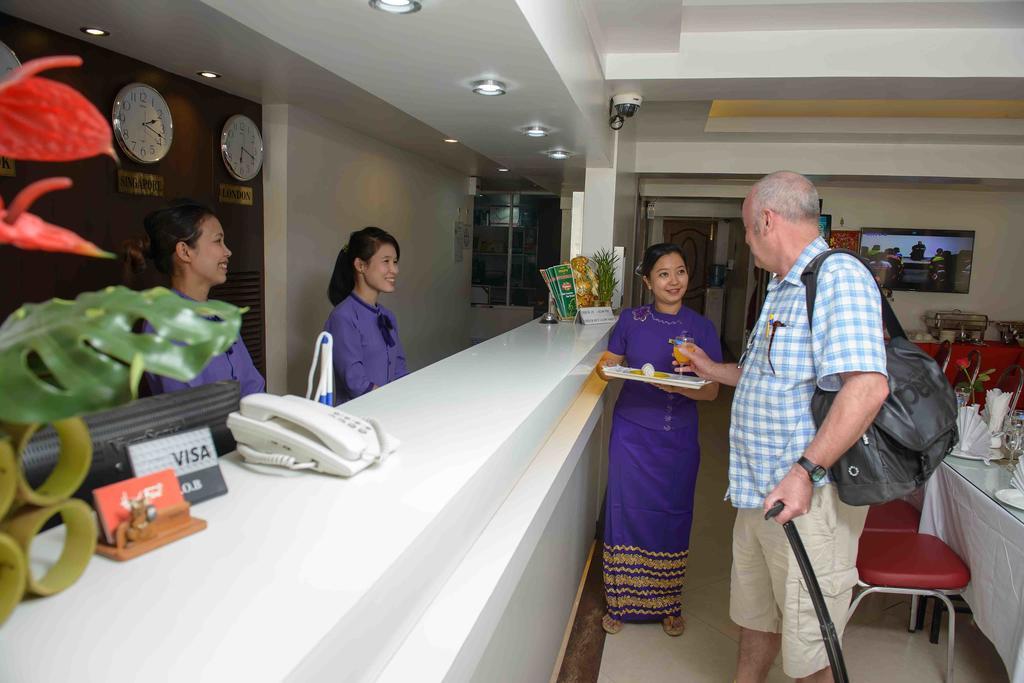 High Five Hotel Yangon Extérieur photo