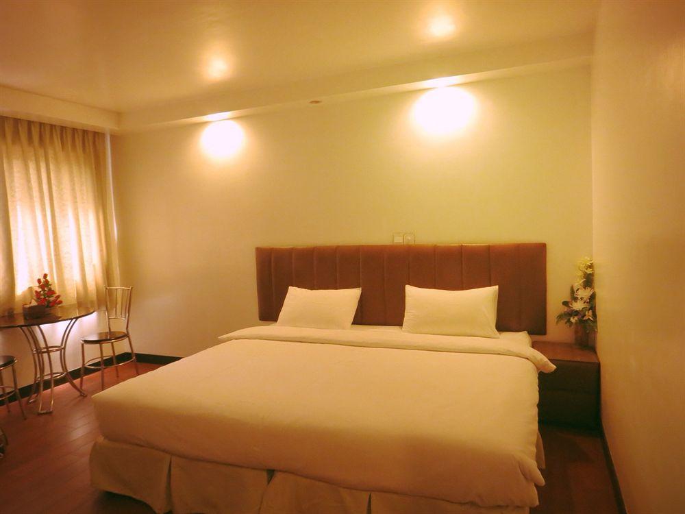 High Five Hotel Yangon Extérieur photo