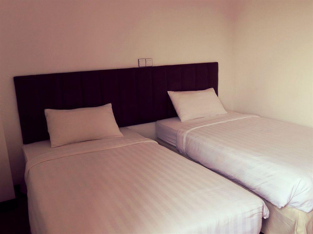 High Five Hotel Yangon Extérieur photo