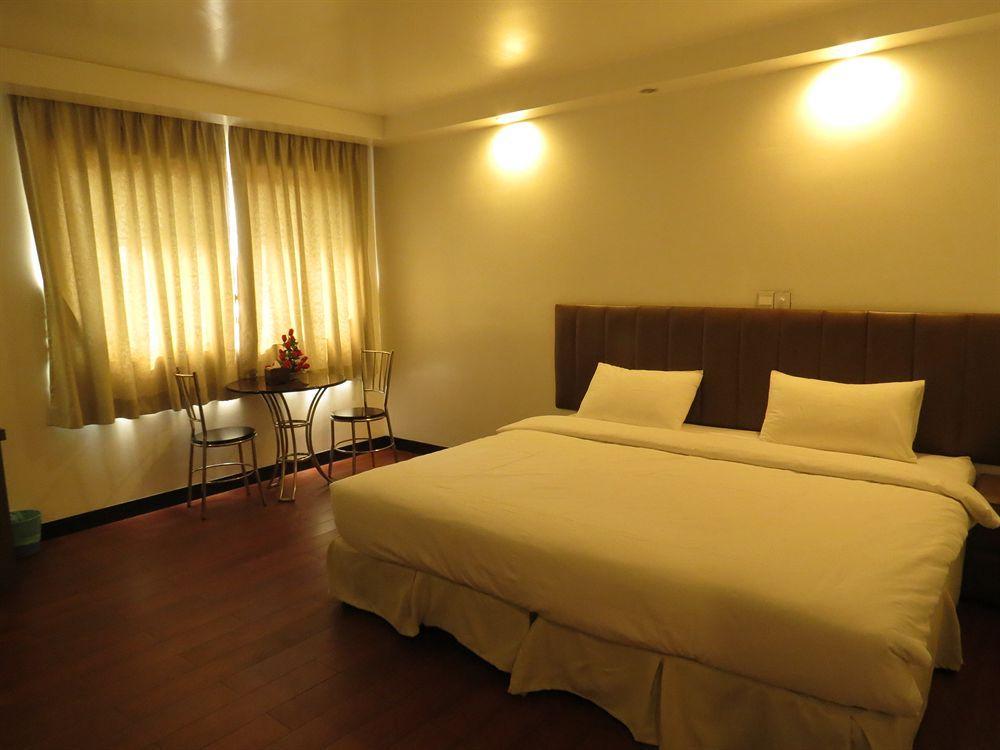 High Five Hotel Yangon Extérieur photo