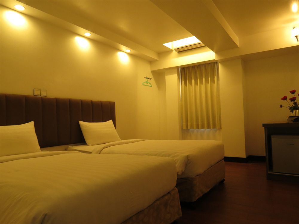 High Five Hotel Yangon Extérieur photo