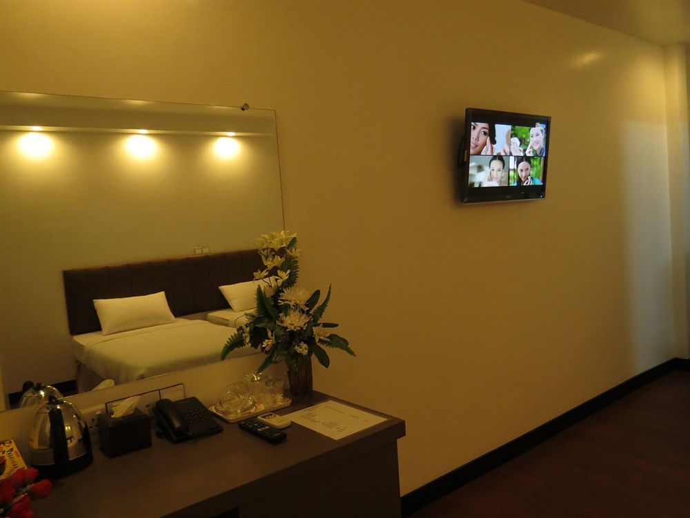 High Five Hotel Yangon Extérieur photo