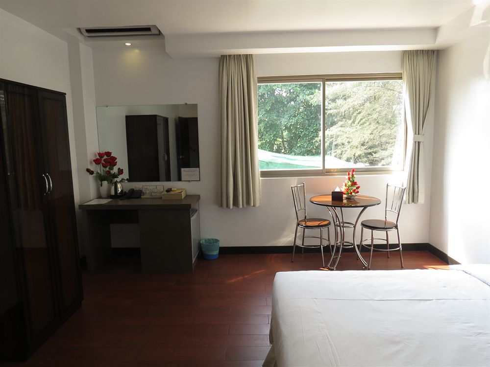 High Five Hotel Yangon Extérieur photo
