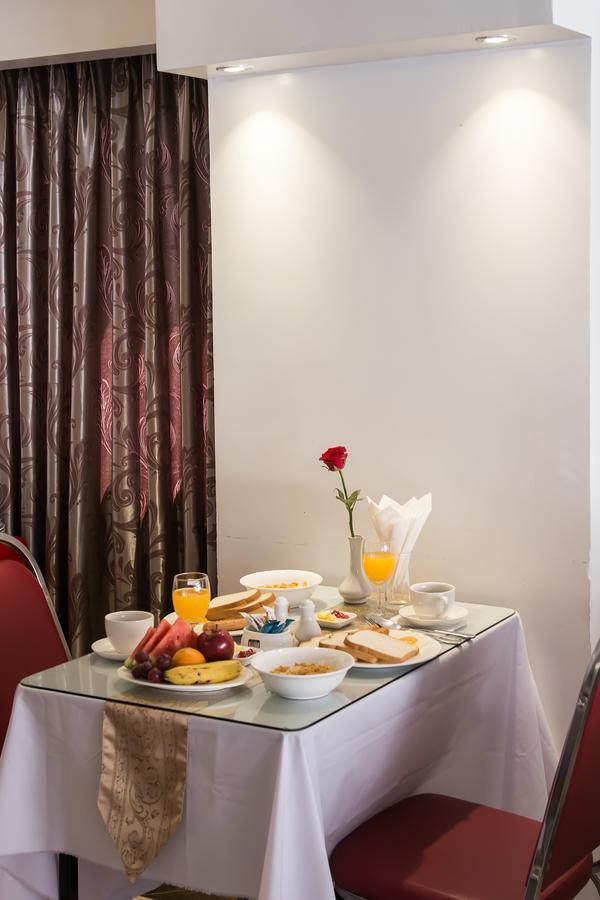 High Five Hotel Yangon Extérieur photo