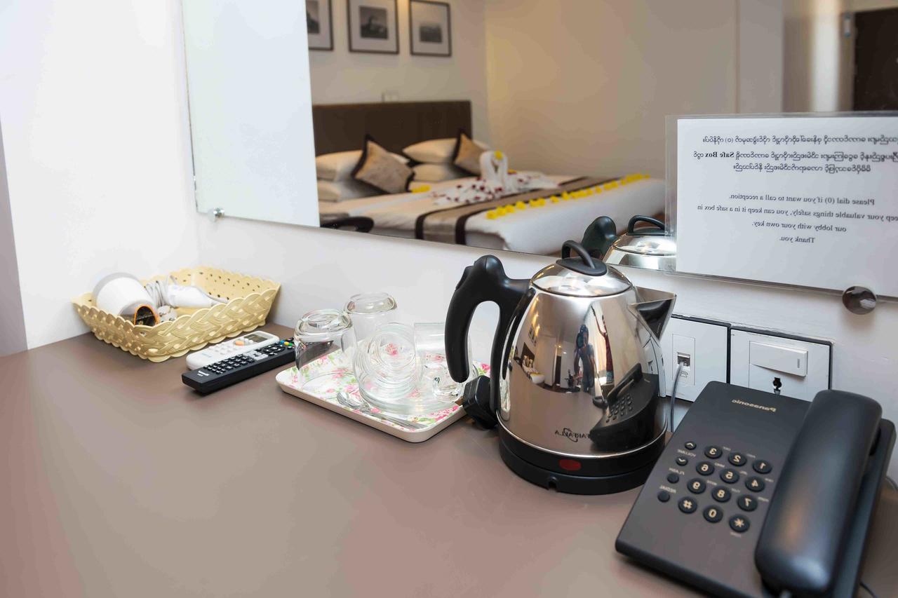 High Five Hotel Yangon Extérieur photo