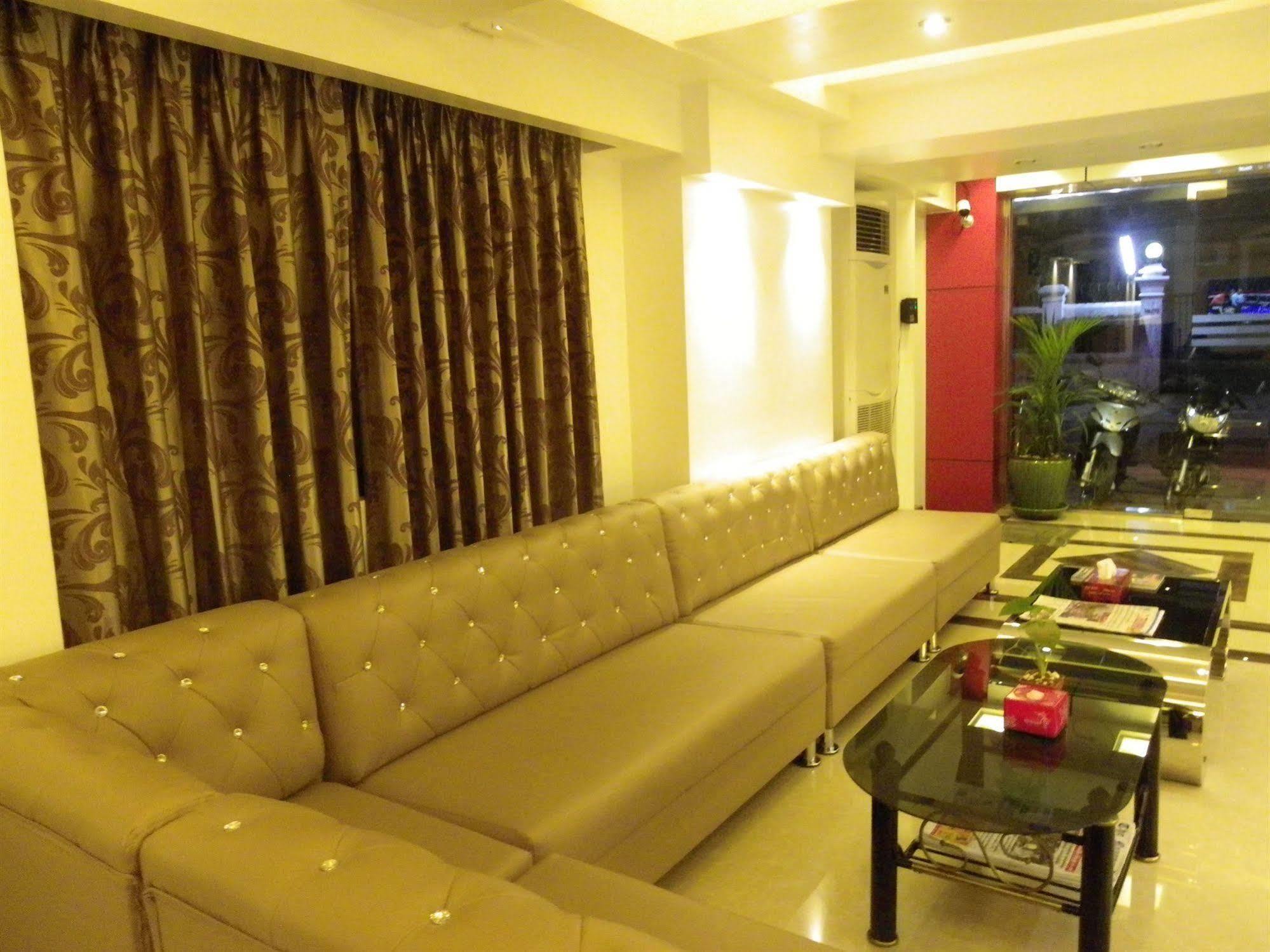 High Five Hotel Yangon Extérieur photo