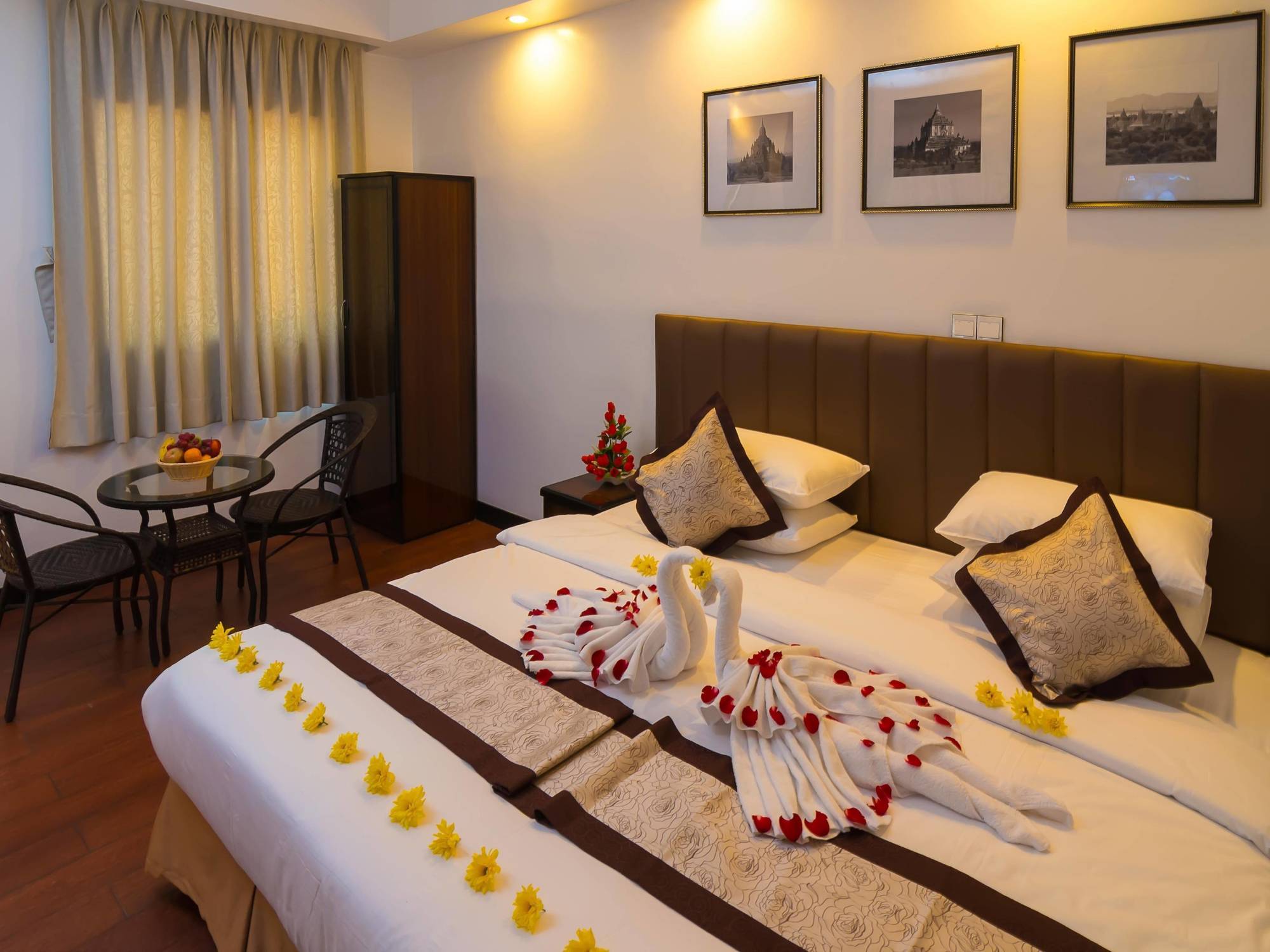 High Five Hotel Yangon Extérieur photo