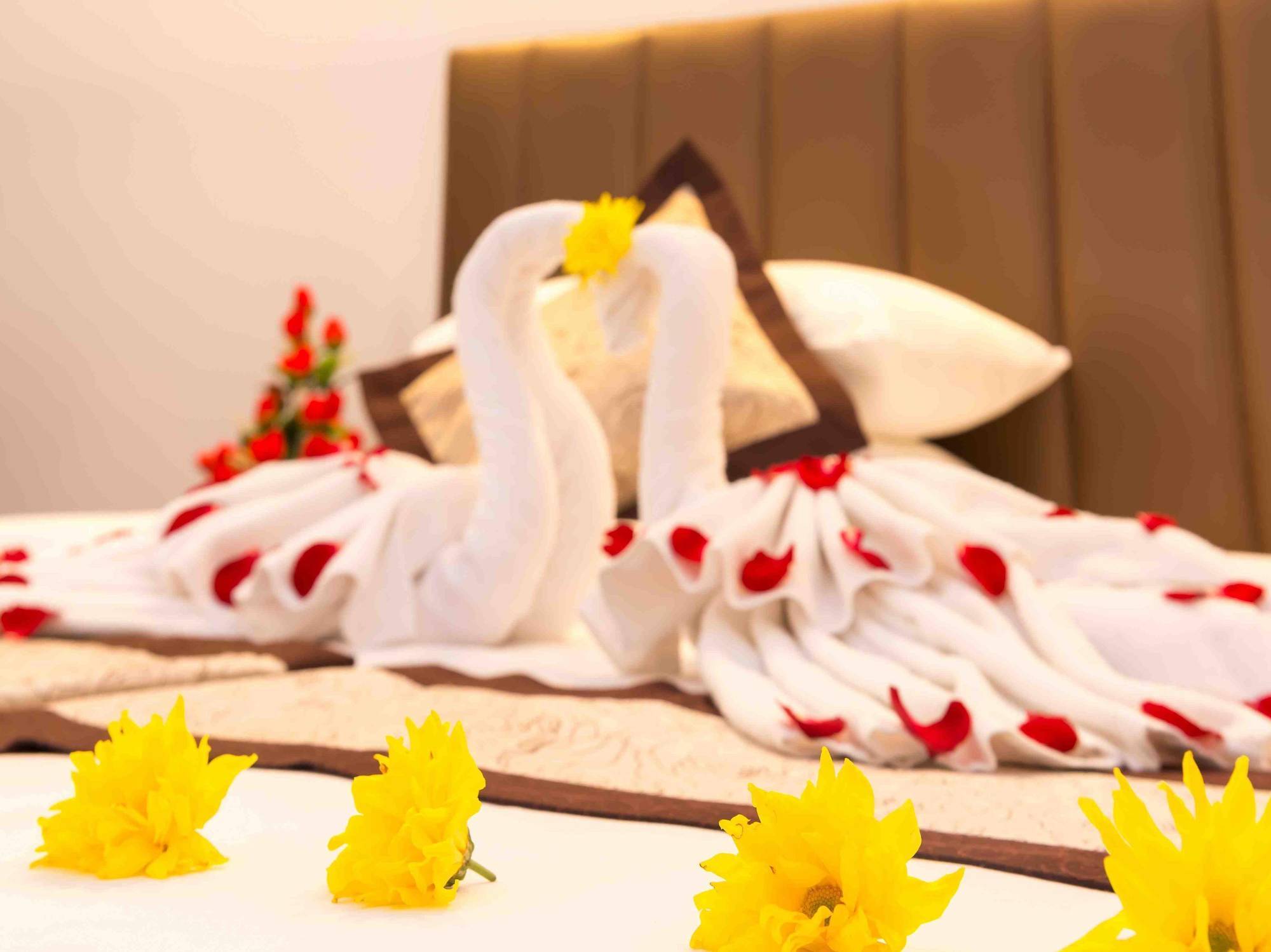 High Five Hotel Yangon Extérieur photo