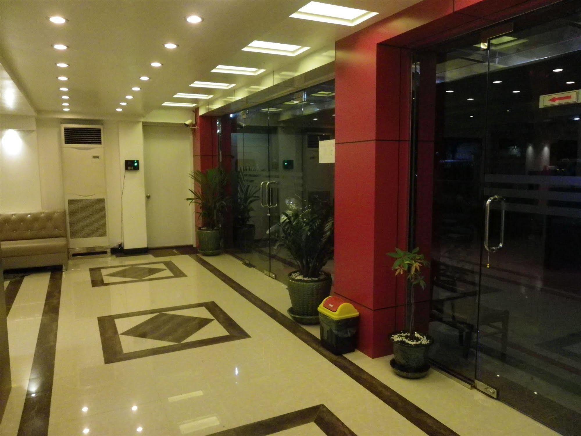 High Five Hotel Yangon Extérieur photo