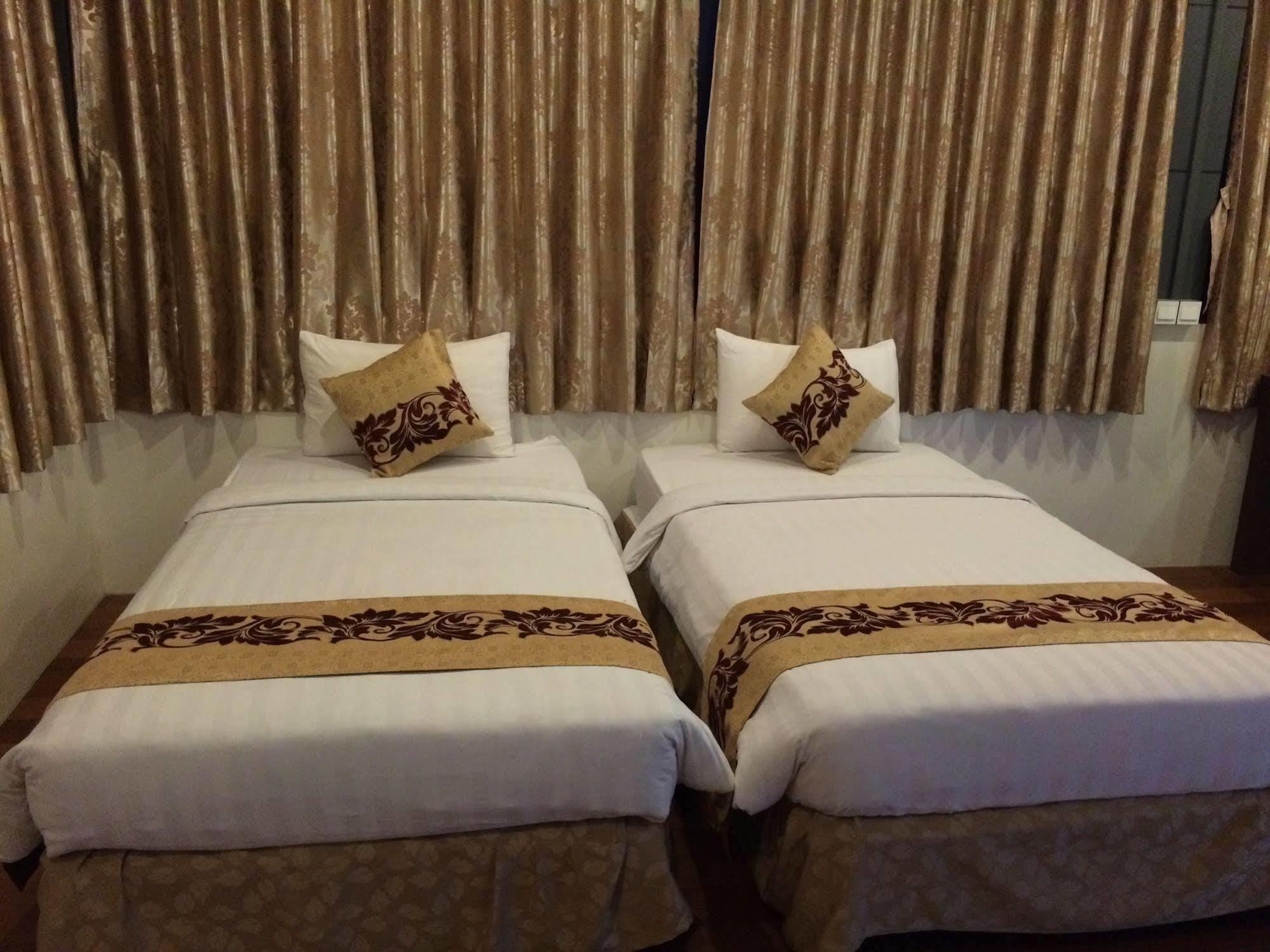 High Five Hotel Yangon Extérieur photo