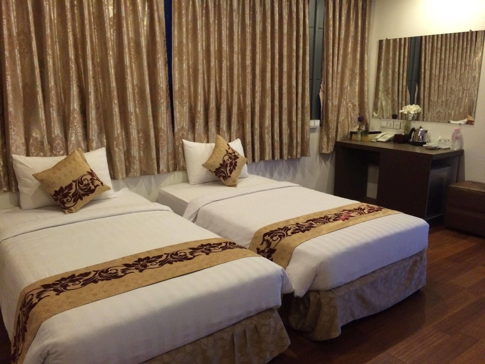 High Five Hotel Yangon Extérieur photo