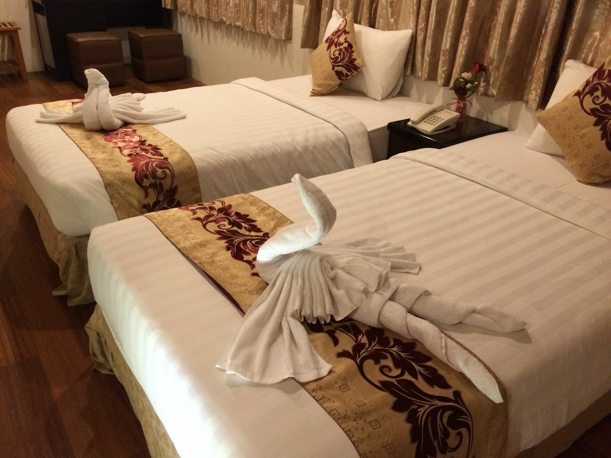 High Five Hotel Yangon Extérieur photo